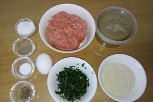 Как да сготвим „таралежи“ от пуешко месо?