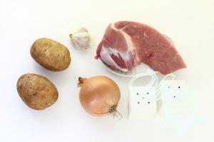 Opskrifter på svinekød og kartofler i gryder med forskellige tilføjelser